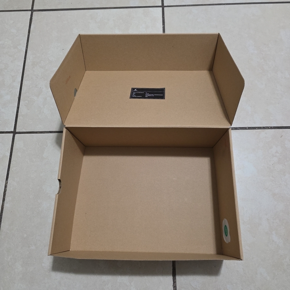 Empty Shoe Box - Picture 6 of 7